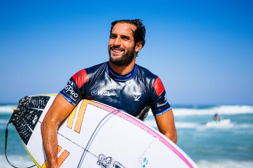 Ramzi Boukhiam sur le podium de Teahupo'o