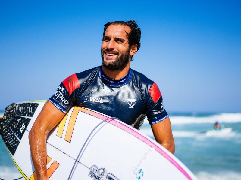 Ramzi Boukhiam sur le podium de Teahupo&rsquo;o
